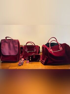 Tote&carry 4 piece travel set in maroon